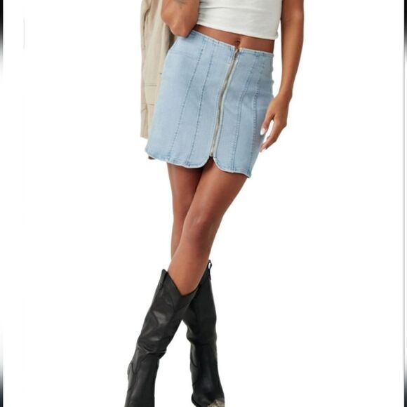 Free People Layla Zip Denim Mini Skirt in Starwash Blue Size 8 - Picture 4 of 8